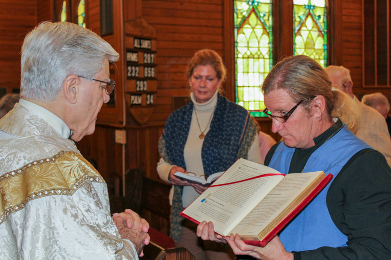photo of The Rev. Robert Nagy reading